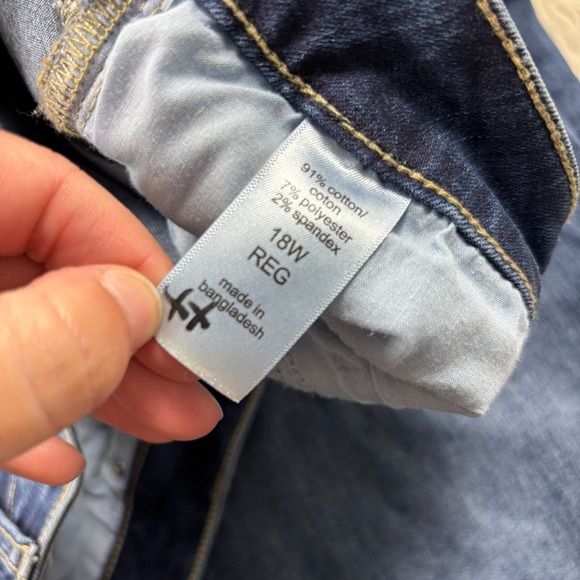 NWT Maurices Women's 18W Medium Wash High Rise Wide Leg Jeans Raw Hems - Picture 5 of 9